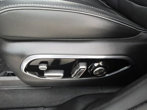 Used 2023 Jeep Grand Cherokee Overland w/ Advanced Protech Group III image 10