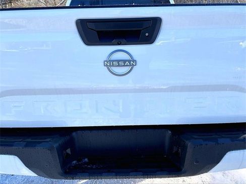 Used 2025 Nissan Frontier SV image 8