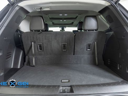 Used 2020 Chevrolet Traverse Premier FWD image 36