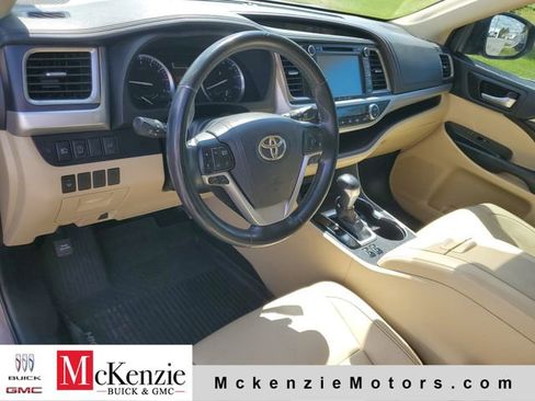 Used 2018 Toyota Highlander XLE FWD image 7