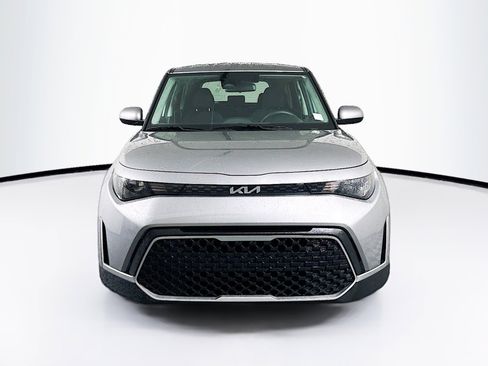 Used 2025 Kia Soul LX w/ LX Technology Package FWD image 2