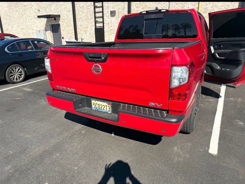Used 2022 Nissan Titan SV RWD image 4