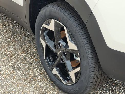 New 2026 Kia Seltos S FWD image 5