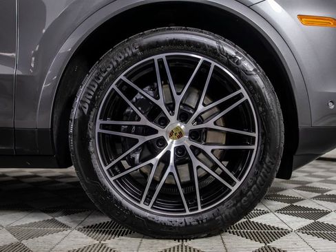 Used 2024 Porsche Cayenne Coupe image 27