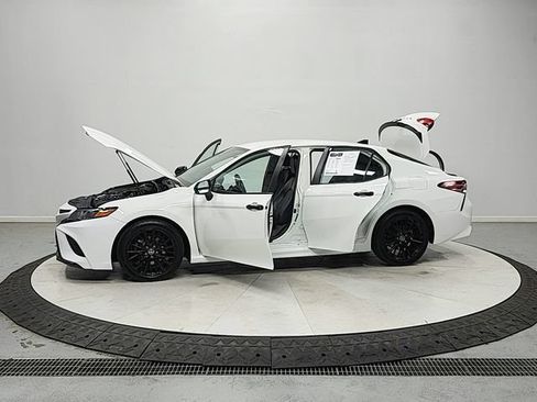 Used 2020 Toyota Camry SE FWD image 12