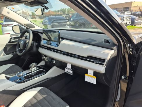 New 2026 Mitsubishi Outlander SE FWD image 45