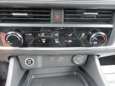 Used 2023 Nissan Rogue S AWD/4WD image 12