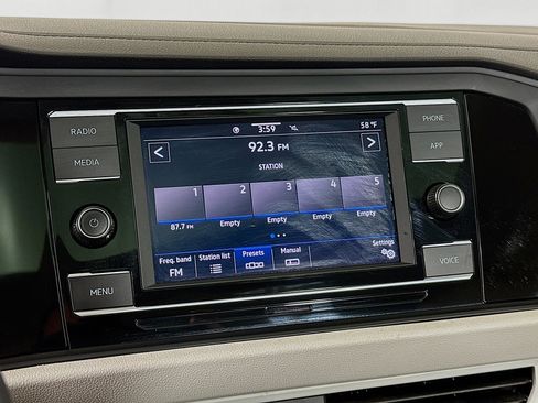 Used 2024 Volkswagen Jetta SE w/ Panoramic Sunroof Package image 21