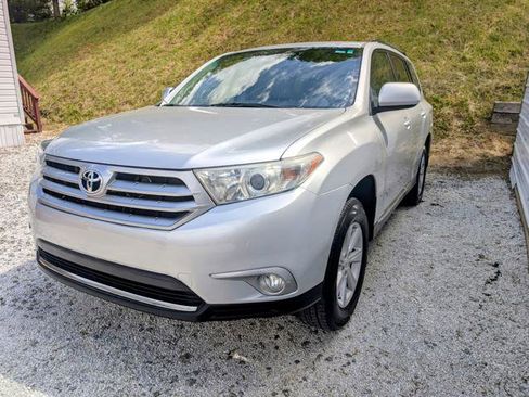 Used 2012 Toyota Highlander SE w/ Tech Pkg image 4