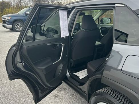 Used 2020 Toyota RAV4 LE image 29