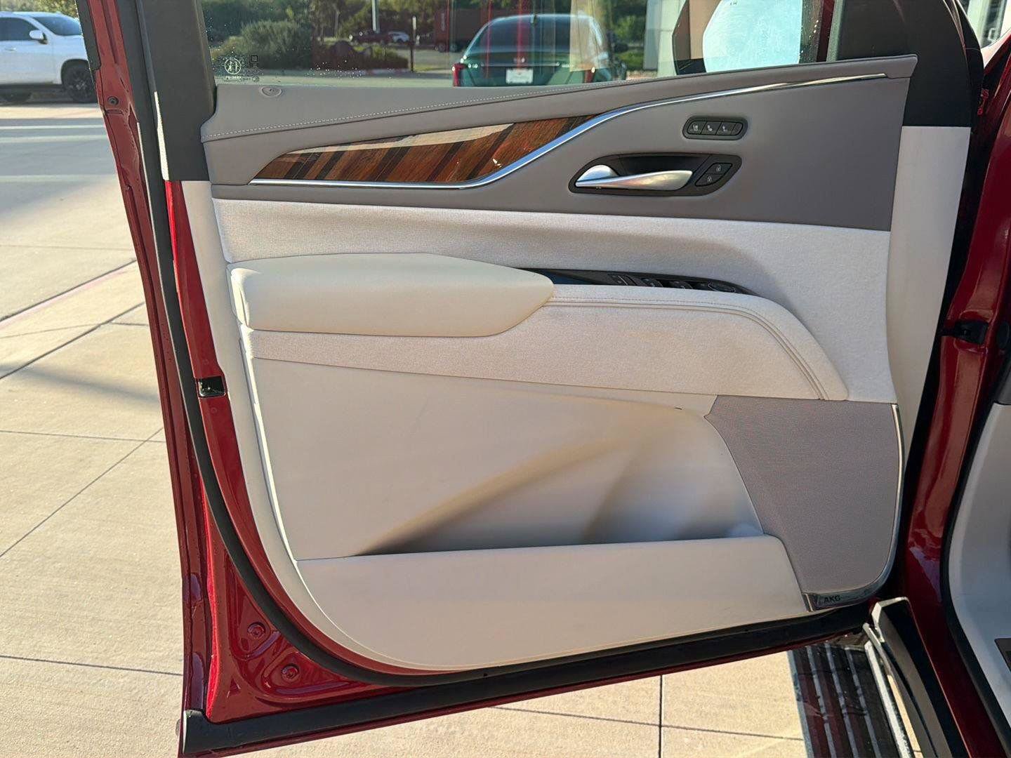 Used 2024 Cadillac Escalade Sport Platinum w/ LPO, ONYX Package AWD/4WD image 12