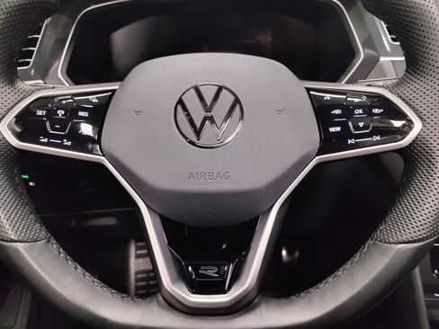 Certified 2024 Volkswagen Tiguan SE R-Line image 31