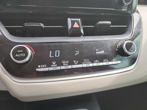 Used 2020 Toyota Corolla LE w/ LE Premium Package FWD image 21