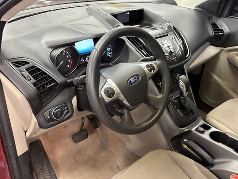 Used 2016 Ford Escape SE FWD image 8
