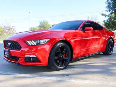 Used 2015 Ford Mustang Coupe image 3
