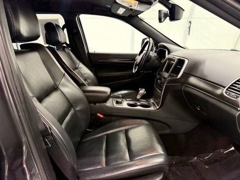 Used 2018 Jeep Grand Cherokee Limited image 24