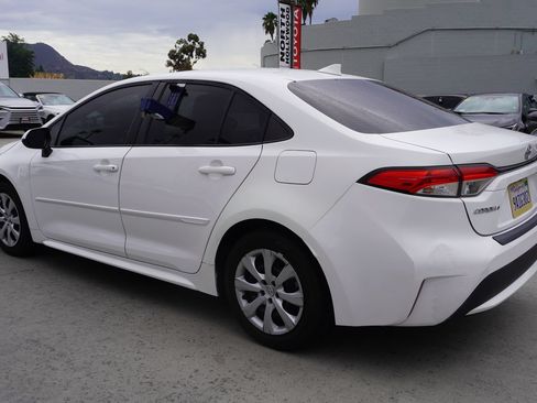 Used 2022 Toyota Corolla LE w/ Carpet Mat Package (TMS) FWD image 4