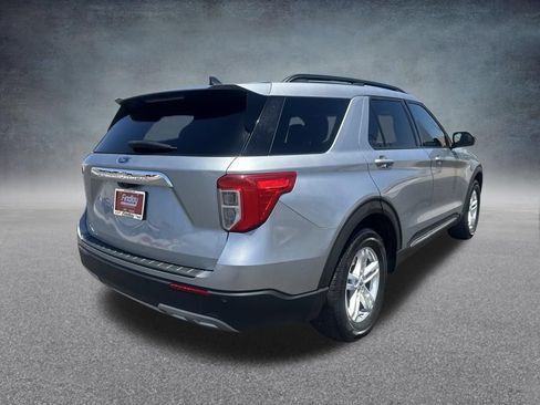 Used 2023 Ford Explorer XLT w/ Equipment Group 202A RWD image 3
