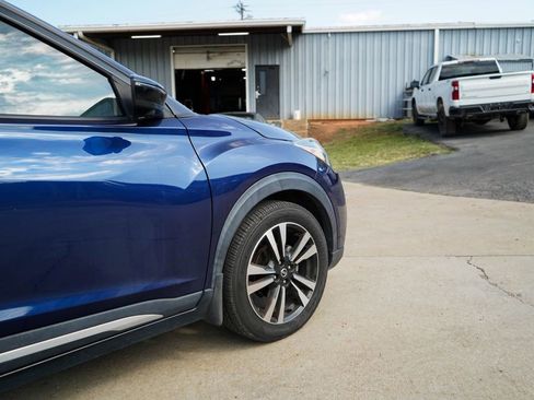 Used 2019 Nissan Kicks SR w/ SR Premium Package FWD image 18