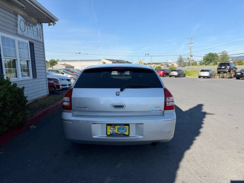 Used 2005 Dodge Magnum SE RWD image 6