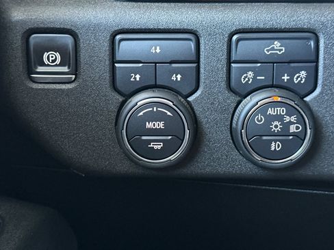 Used 2025 Chevrolet Silverado 2500 LT w/ Convenience Package AWD/4WD image 35