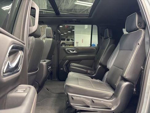 Used 2023 Chevrolet Suburban Premier w/ Premium Package image 34