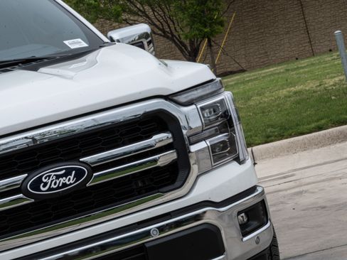 Used 2025 Ford F150 Lariat w/ Equipment Group 502A High image 9