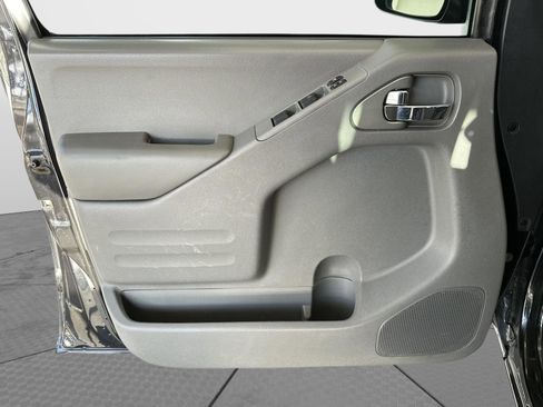 Used 2016 Nissan Frontier SV image 11