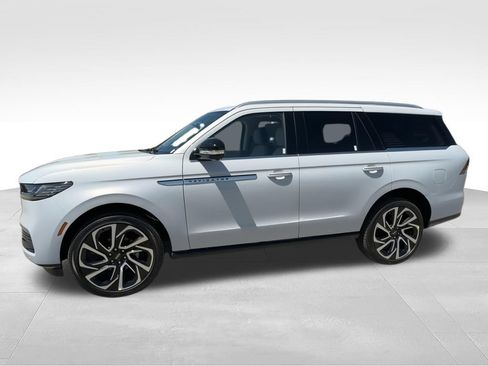 New 2026 Lincoln Navigator Reserve AWD/4WD image 5