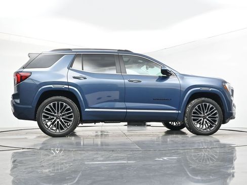 New 2026 GMC Terrain Denali w/ LPO, Black Badging Package image 31