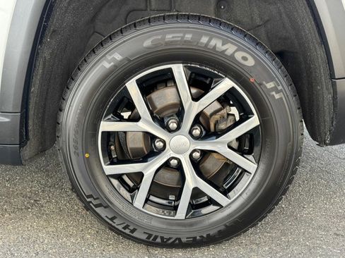 Used 2024 Jeep Grand Cherokee L Limited w/ Luxury Tech Group II image 35