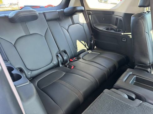Used 2025 Honda Pilot EX-L image 12