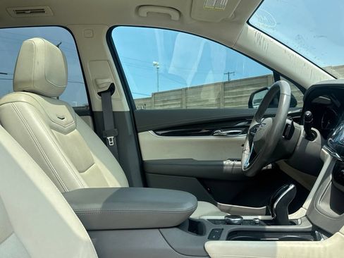 Used 2020 Cadillac XT6 Premium Luxury FWD image 28