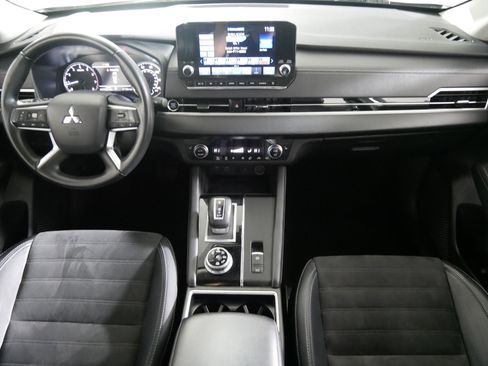 Used 2024 Mitsubishi Outlander SE image 10