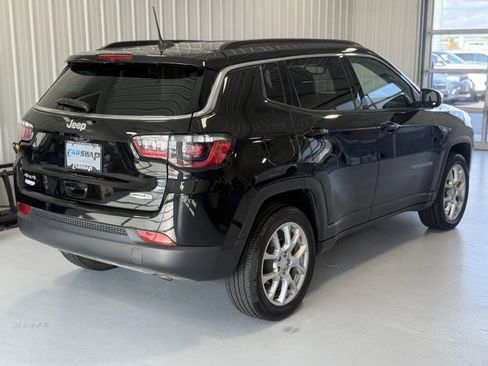 Used 2024 Jeep Compass Latitude AWD/4WD image 3