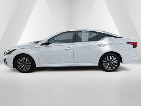 Used 2024 Nissan Altima 2.5 SV FWD image 4