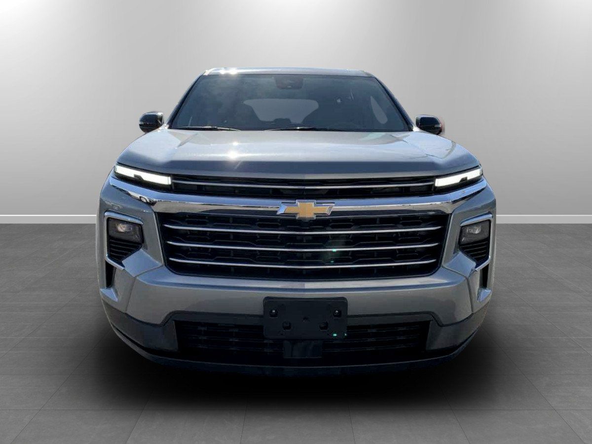 Used 2026 Chevrolet Traverse LT AWD/4WD image 2