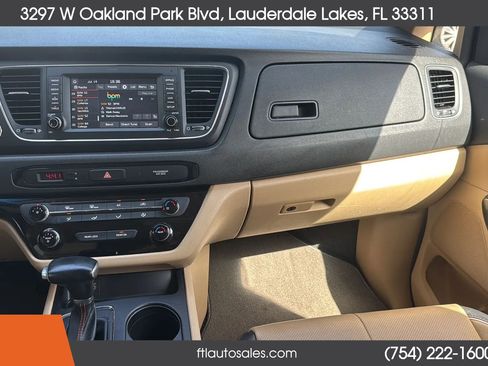 Used 2017 Kia Sedona LX w/ LX Essentials Premium Package FWD image 29