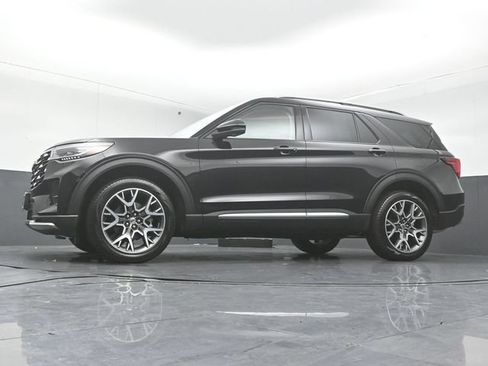 Used 2025 Ford Explorer Platinum w/ Ultimate Package AWD/4WD image 39