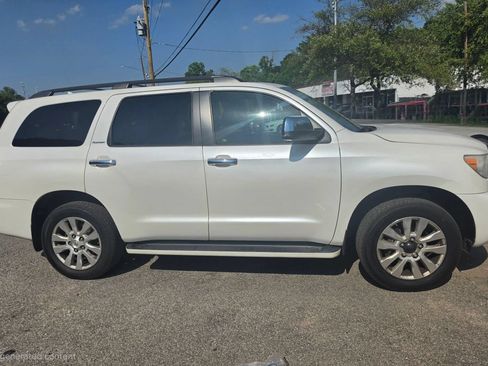 Used 2010 Toyota Sequoia Platinum AWD/4WD image 4