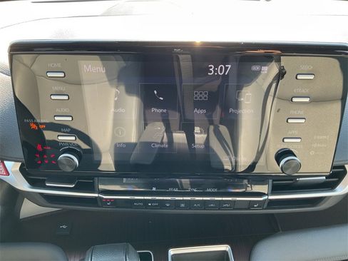 Used 2024 Toyota Sienna XLE image 12