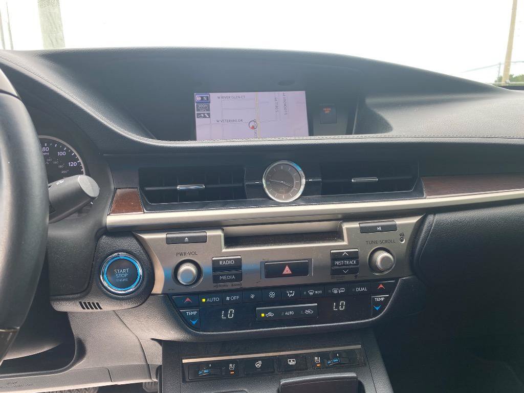Used 2014 Lexus ES 350 w/ Luxury Package FWD image 28