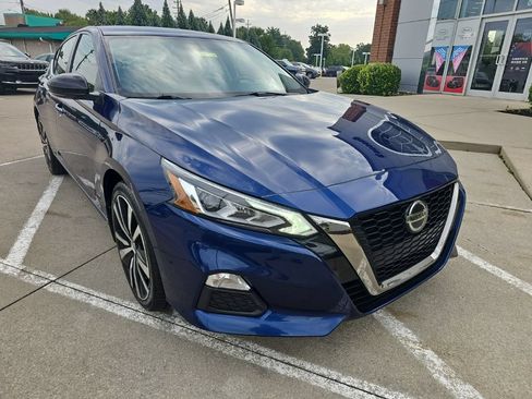 Used 2019 Nissan Altima 2.5 SR w/ SR Premium Package AWD/4WD image 3