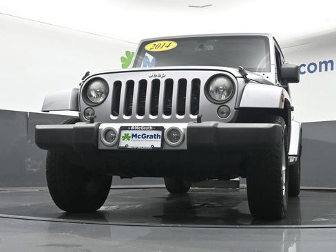 Used 2014 Jeep Wrangler Unlimited Sahara w/ Connectivity Group AWD/4WD image 7