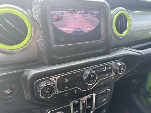 Used 2019 Jeep Wrangler Unlimited Sahara AWD/4WD image 21