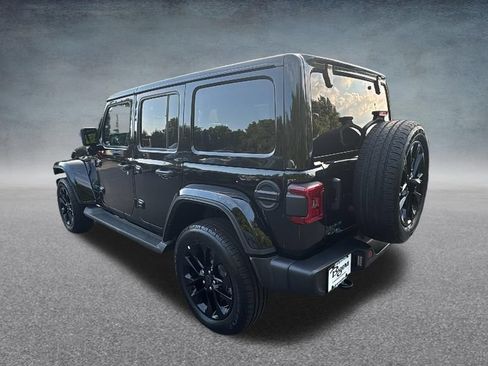 Used 2025 Jeep Wrangler Unlimited Sahara AWD/4WD image 27
