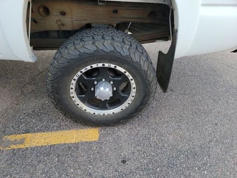 Used 2005 Chevrolet Silverado 1500 LS w/ Skid Plate Package AWD/4WD image 9