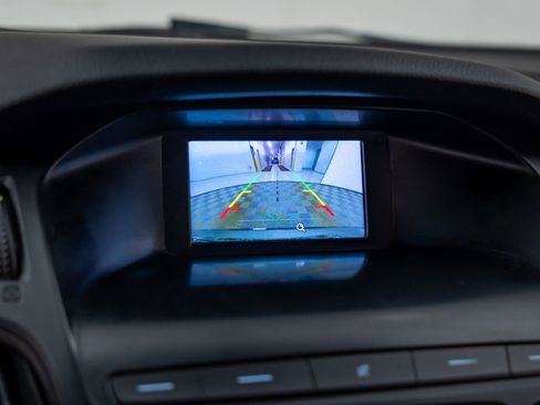 Used 2018 Ford Focus SE FWD image 24