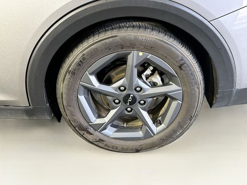 Used 2025 Kia K4 LXS image 11