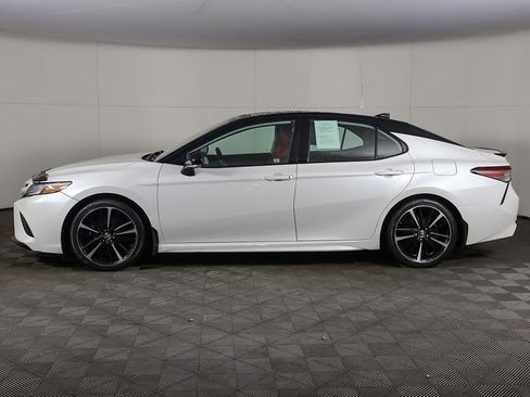 Used 2019 Toyota Camry XSE image 17